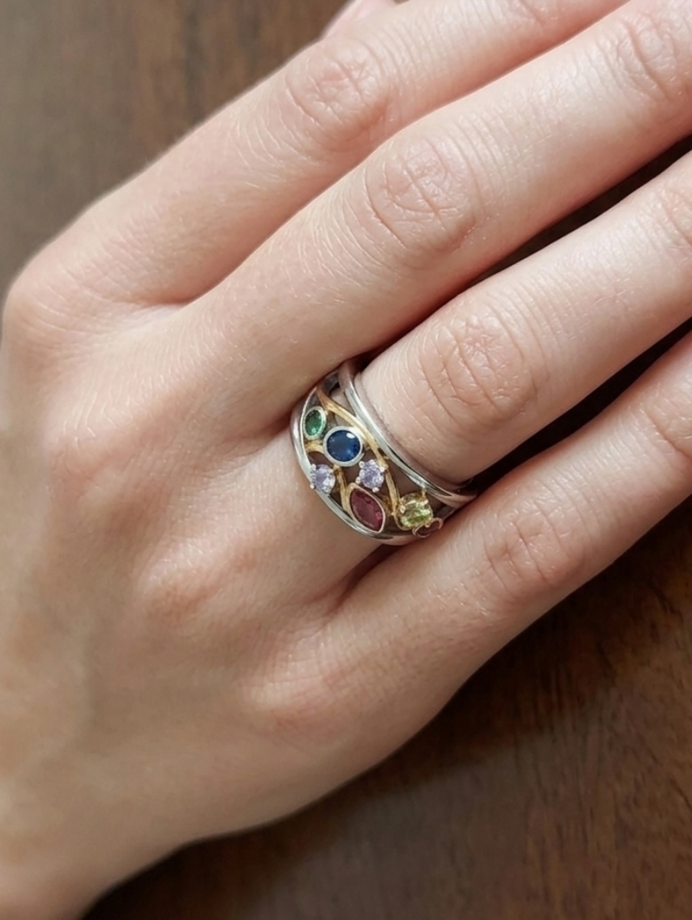 STUNNING  MULTI-COLOR LEAF SILVER AND GOLD TONE RING
